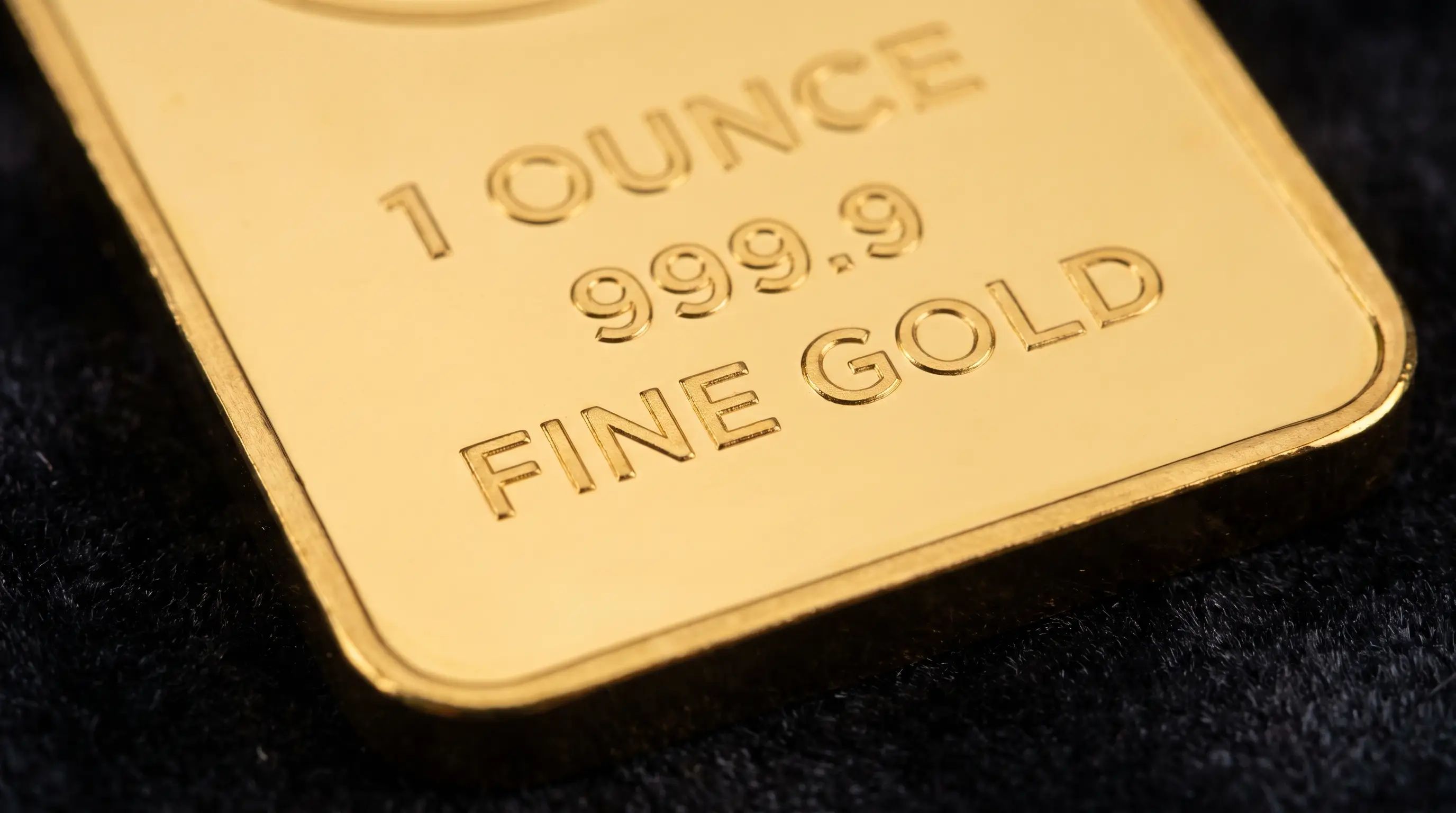 Gold_bullion_bar_engraved_text_202607291459